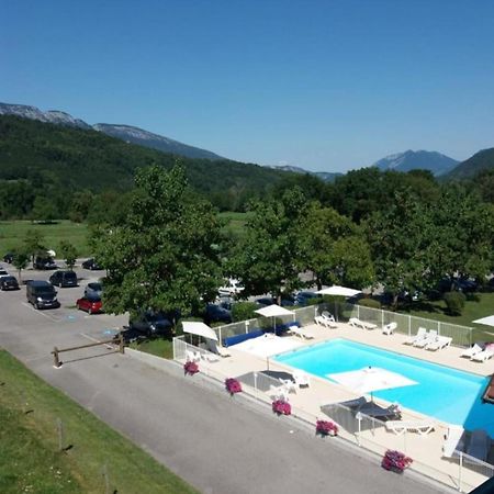 The Green Fee Close To The Golf Course And 5 Minutes From The Lake ジエ エクステリア 写真
