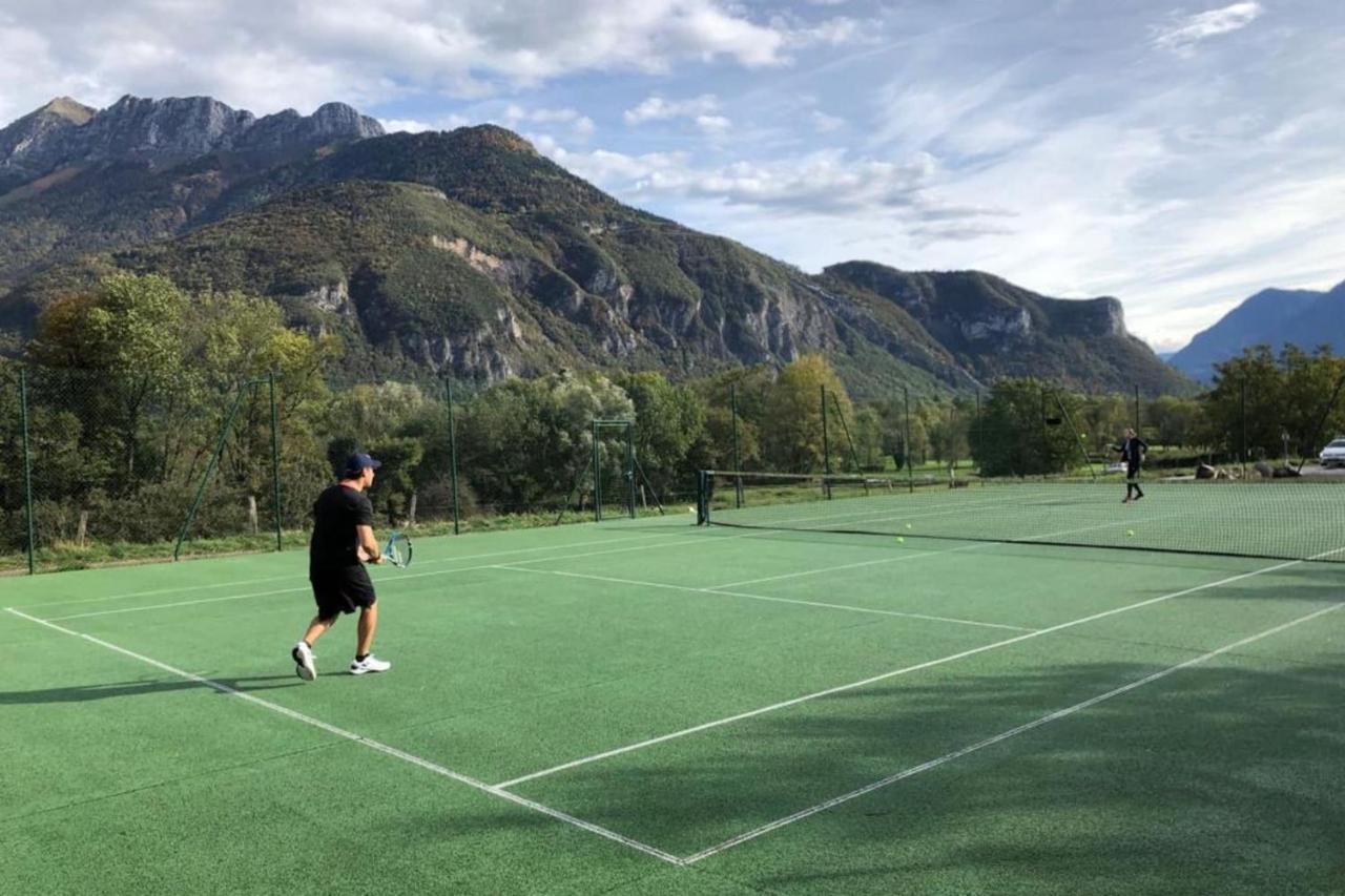 The Green Fee Close To The Golf Course And 5 Minutes From The Lake ジエ エクステリア 写真